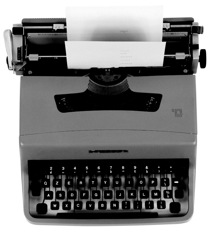 A mid-century typewriter with French words typed on a piece of paper